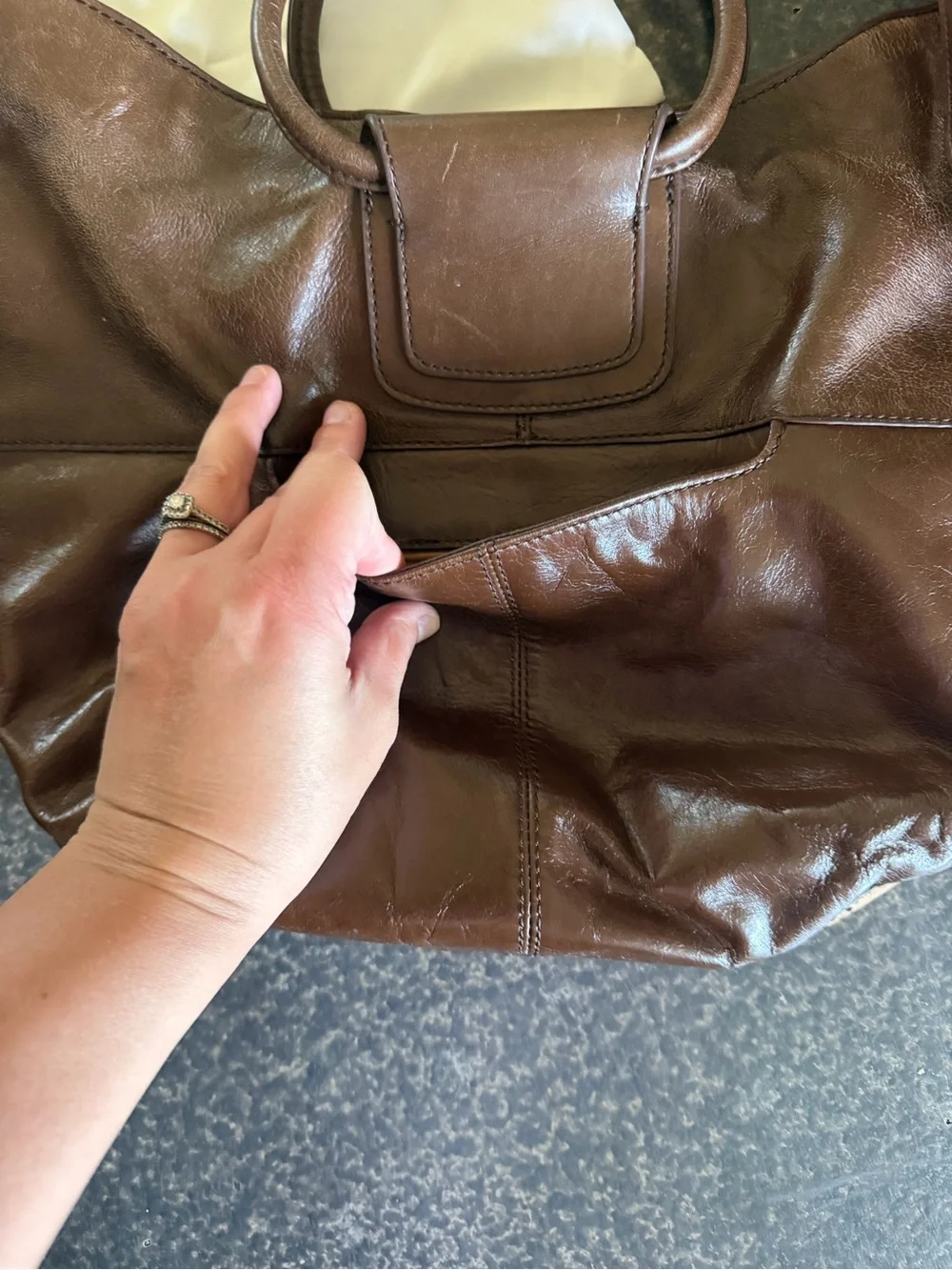 HOBO sheila leather